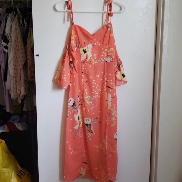 OU Cold Shoulder Flutter Sleeve Dreess - Picture 3 of 4